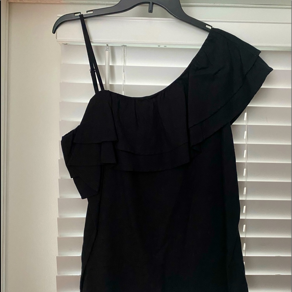 ⚜️ Old Navy - NWOT ONE SHOULDER TOP